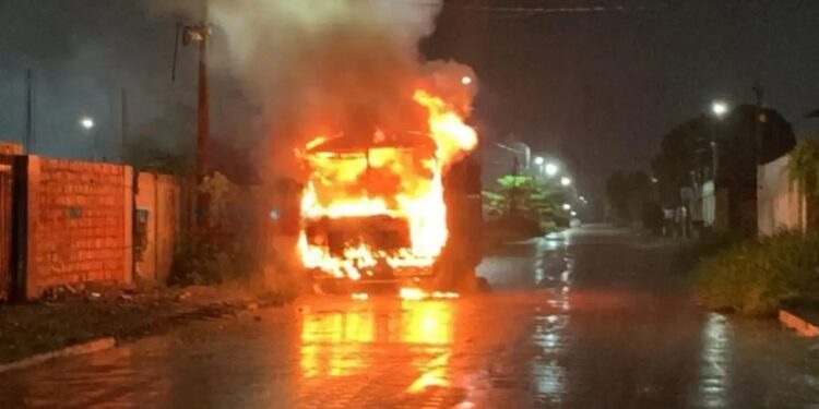 Ataques a ônibus e veículos em Porto Velho paralisam transporte público por tempo indeterminado - Foto: PMRO / Divulgação