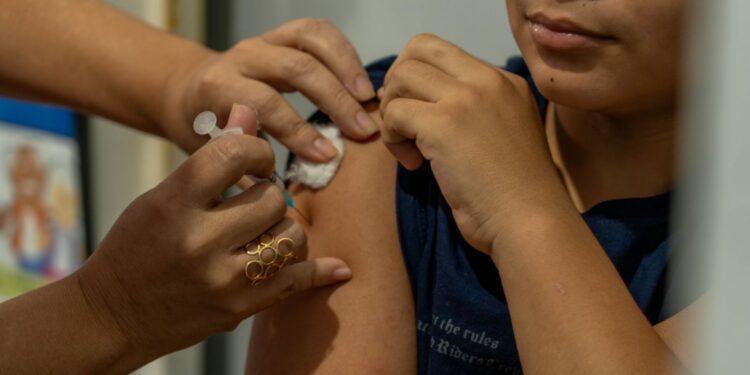 Vacina contra a gripe visa reduzir complicações, internações e mortes causadas pelo vírus da influenza - Foto: Ana Flávia Venâncio / SMC