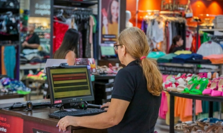 Brasil cria 129,7 mil empregos formais em julho e mantém saldo positivo no mercado de trabalho