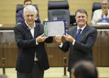 Luizinho Goebel homenageia empresário Adélio Barofaldi e os 40 anos do Grupo Rovema