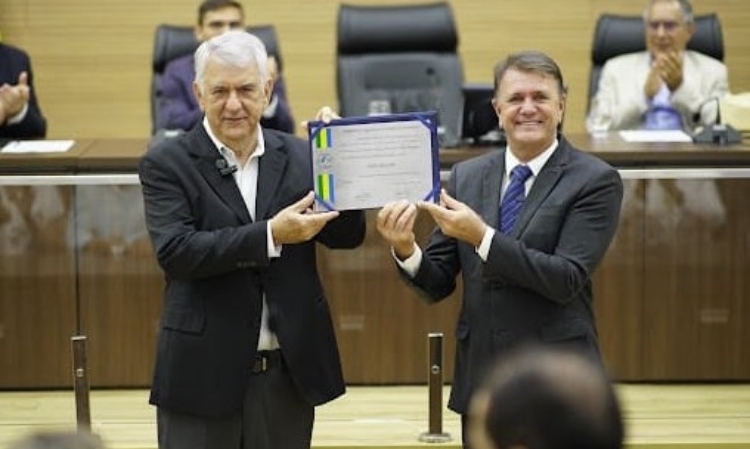 Luizinho Goebel homenageia empresário Adélio Barofaldi e os 40 anos do Grupo Rovema