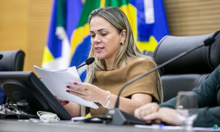 Cláudia de Jesus propõe fortalecimento da cultura com orçamento fixo e concurso público em Rondônia