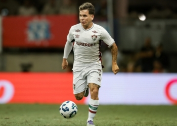 Fluminense x Corinthians: onde assistir ao vivo, horário e escalações do Brasileirão