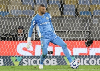 Palmeiras x Internacional: onde assistir ao vivo, horário e escalações do Brasileirão