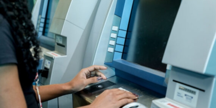 Rondônia paga mais de R$ 33 milhões em benefícios a servidores da Educação