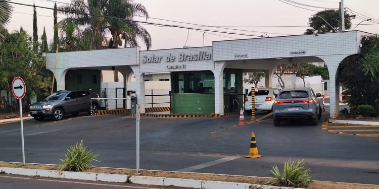 Moraes autoriza Bolsonaro a comemorar aniversário da filha em casa