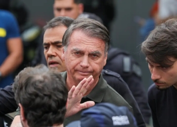 Moraes nega pedido da defesa e mantém prisão domiciliar de Bolsonaro