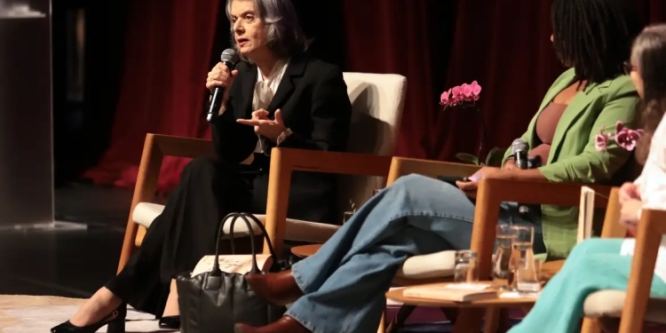 Todos sabem minha posição sobre mulheres no STF, diz Cármen Lúcia
