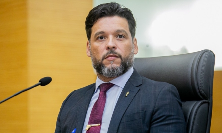 Deputado pede explicações sobre pagamento de horas extras a servidores do Hospital João Paulo II