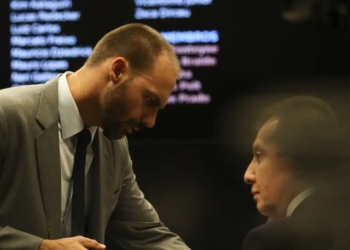 Moraes manda DPU assumir a defesa de Eduardo Bolsonaro no STF