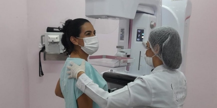 Campanha Outubro Rosa leva mamografias gratuitas a mulheres de Porto Velho