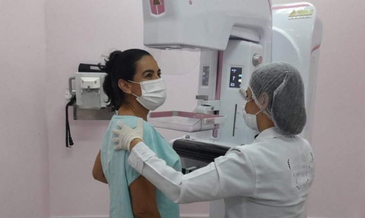 Campanha Outubro Rosa leva mamografias gratuitas a mulheres de Porto Velho
