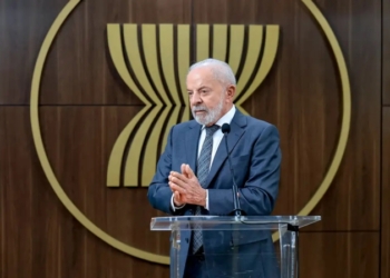 Lula quer discutir com Trump sanções dos EUA a ministros do STF