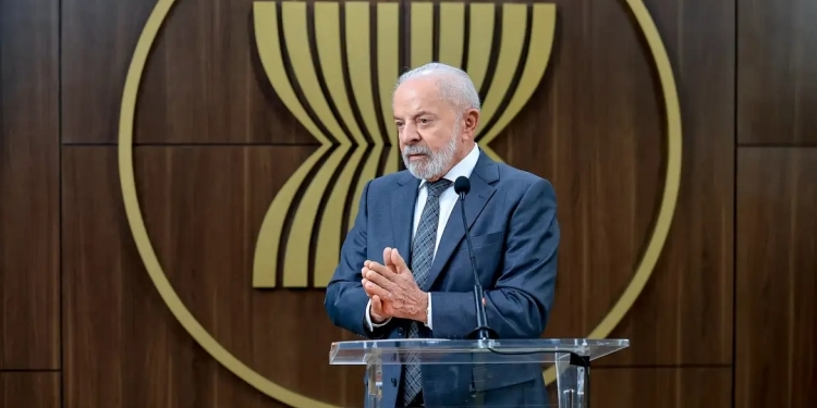 Lula quer discutir com Trump sanções dos EUA a ministros do STF