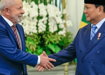 Brasil e Indonésia firmam acordos; Lula confirma candidatura em 2026