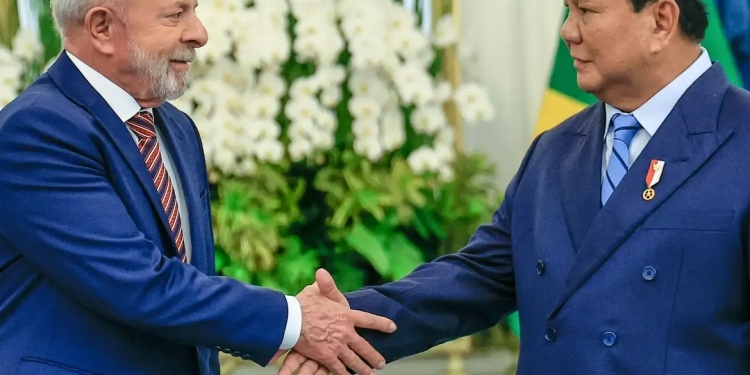 Brasil e Indonésia firmam acordos; Lula confirma candidatura em 2026