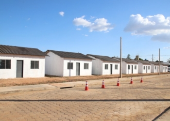 Famílias da zona Leste de Porto Velho recebem 269 títulos de propriedade neste sábado