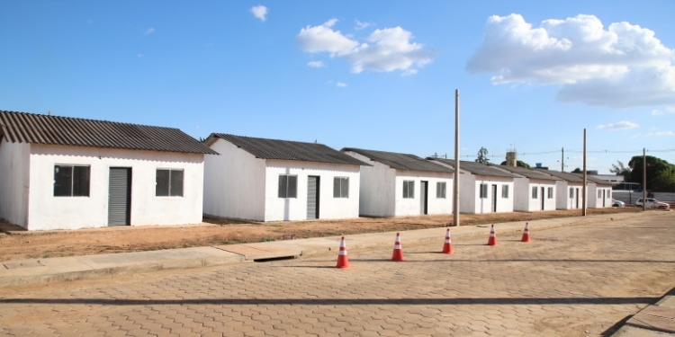 Famílias da zona Leste de Porto Velho recebem 269 títulos de propriedade neste sábado