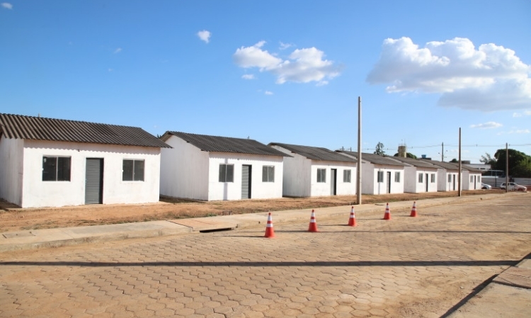 Famílias da zona Leste de Porto Velho recebem 269 títulos de propriedade neste sábado